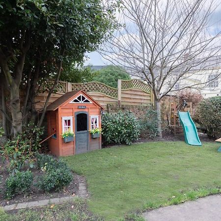 Beautiful 4 Bedroom Home Cheltenham Exterior photo