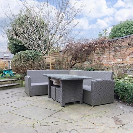 Beautiful 4 Bedroom Home Cheltenham Exterior photo