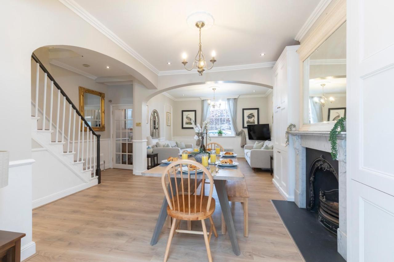 Beautiful 4 Bedroom Home Cheltenham Exterior photo