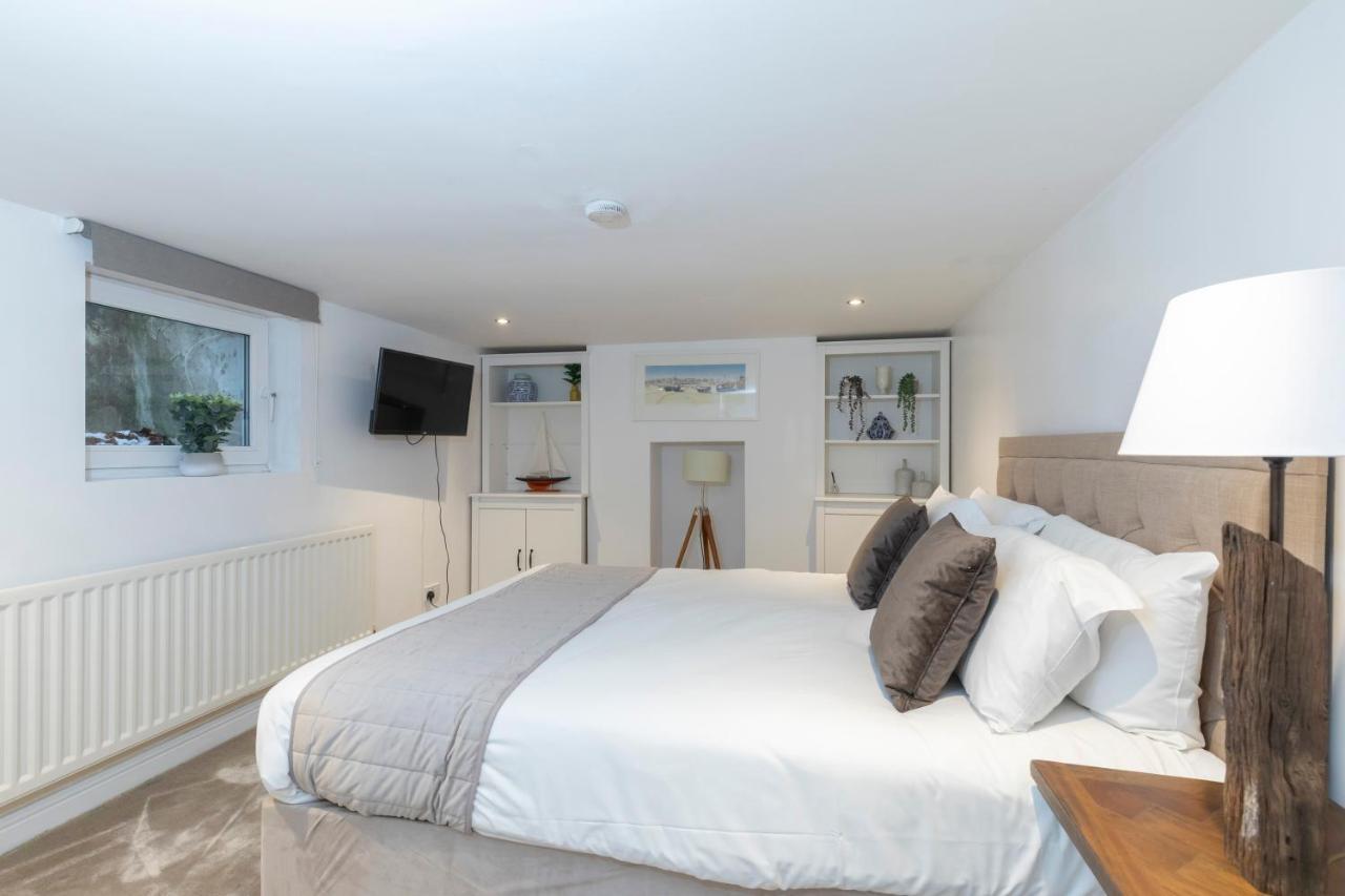 Beautiful 4 Bedroom Home Cheltenham Exterior photo