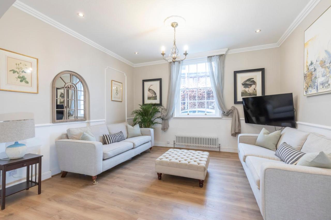 Beautiful 4 Bedroom Home Cheltenham Exterior photo