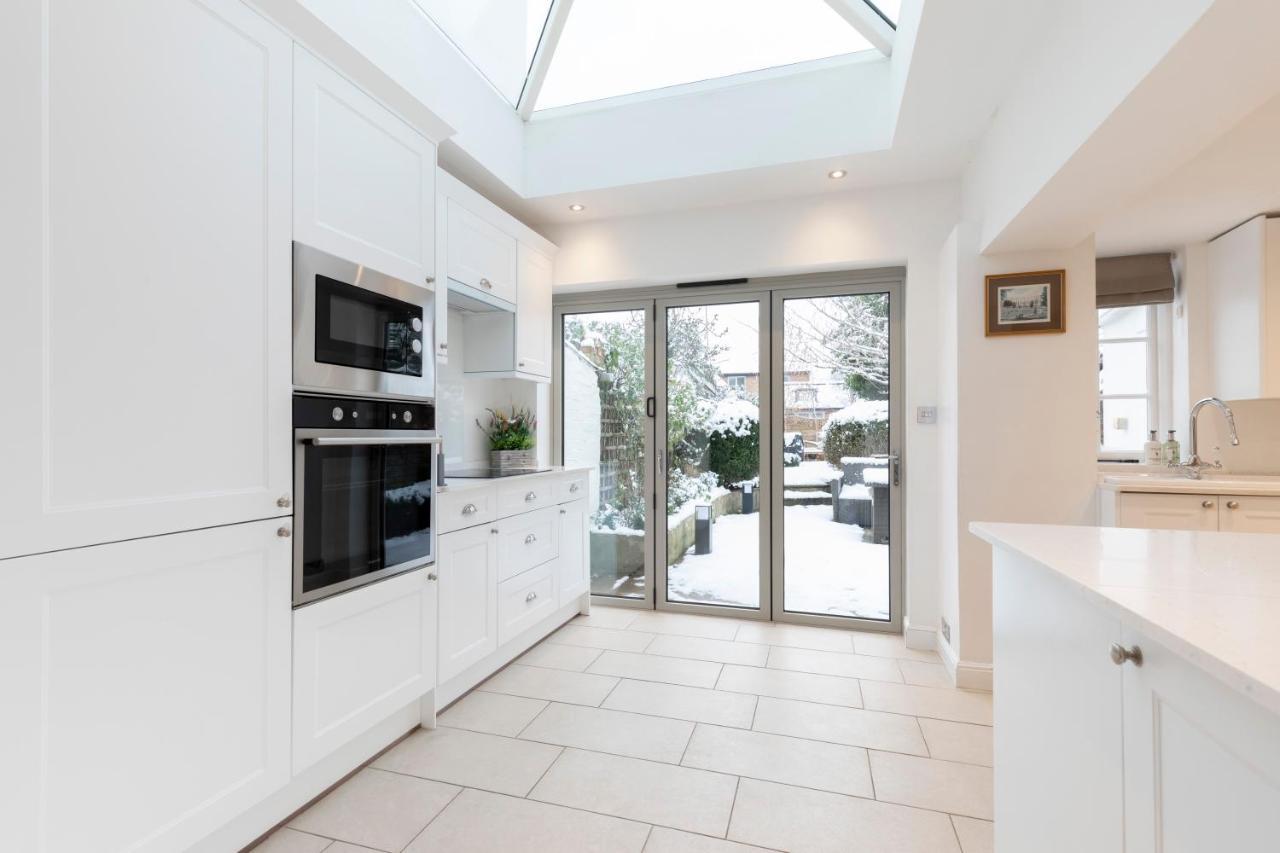 Beautiful 4 Bedroom Home Cheltenham Exterior photo