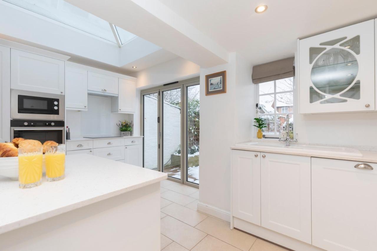 Beautiful 4 Bedroom Home Cheltenham Exterior photo
