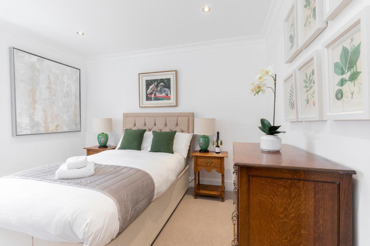 Beautiful 4 Bedroom Home Cheltenham Exterior photo