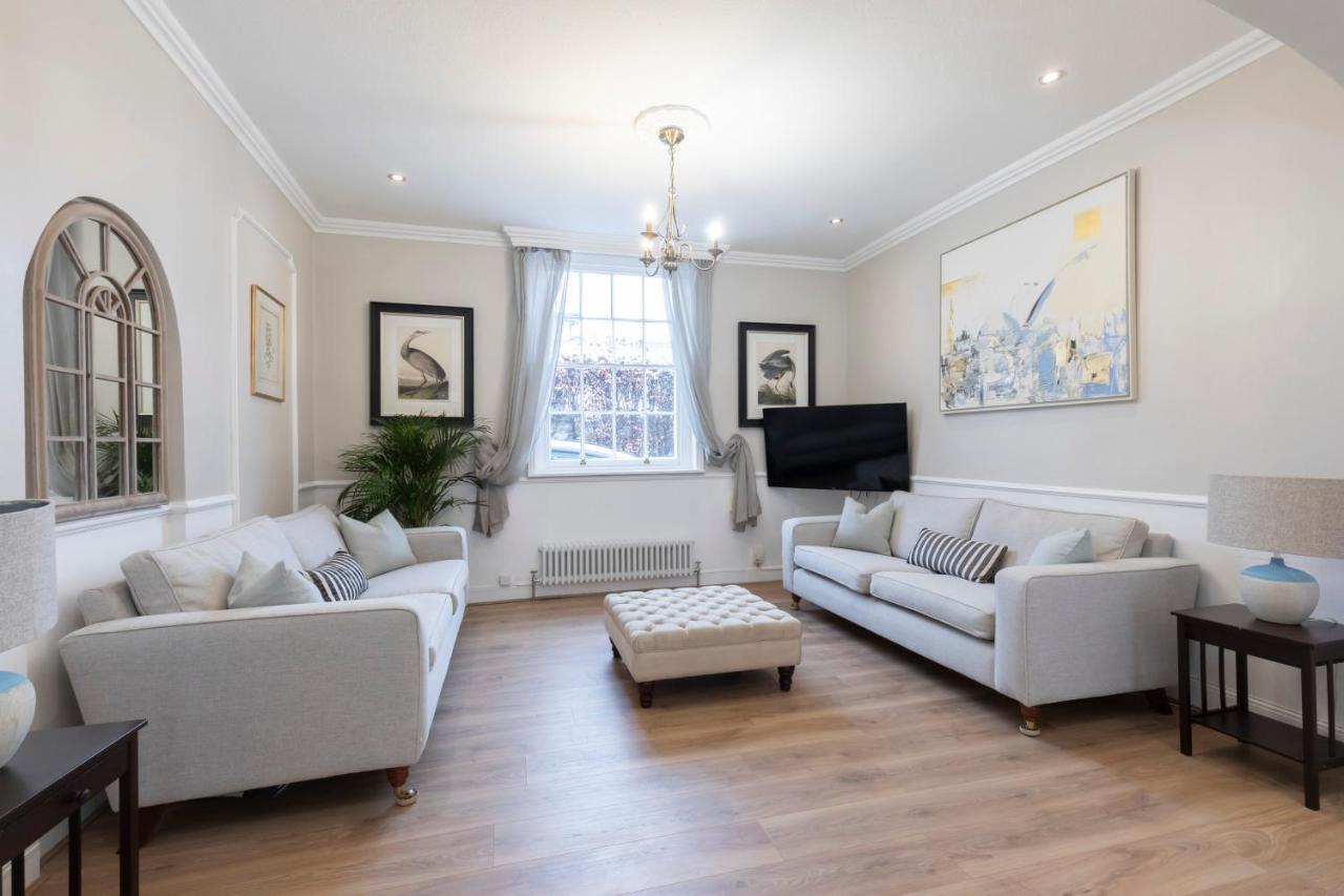 Beautiful 4 Bedroom Home Cheltenham Exterior photo