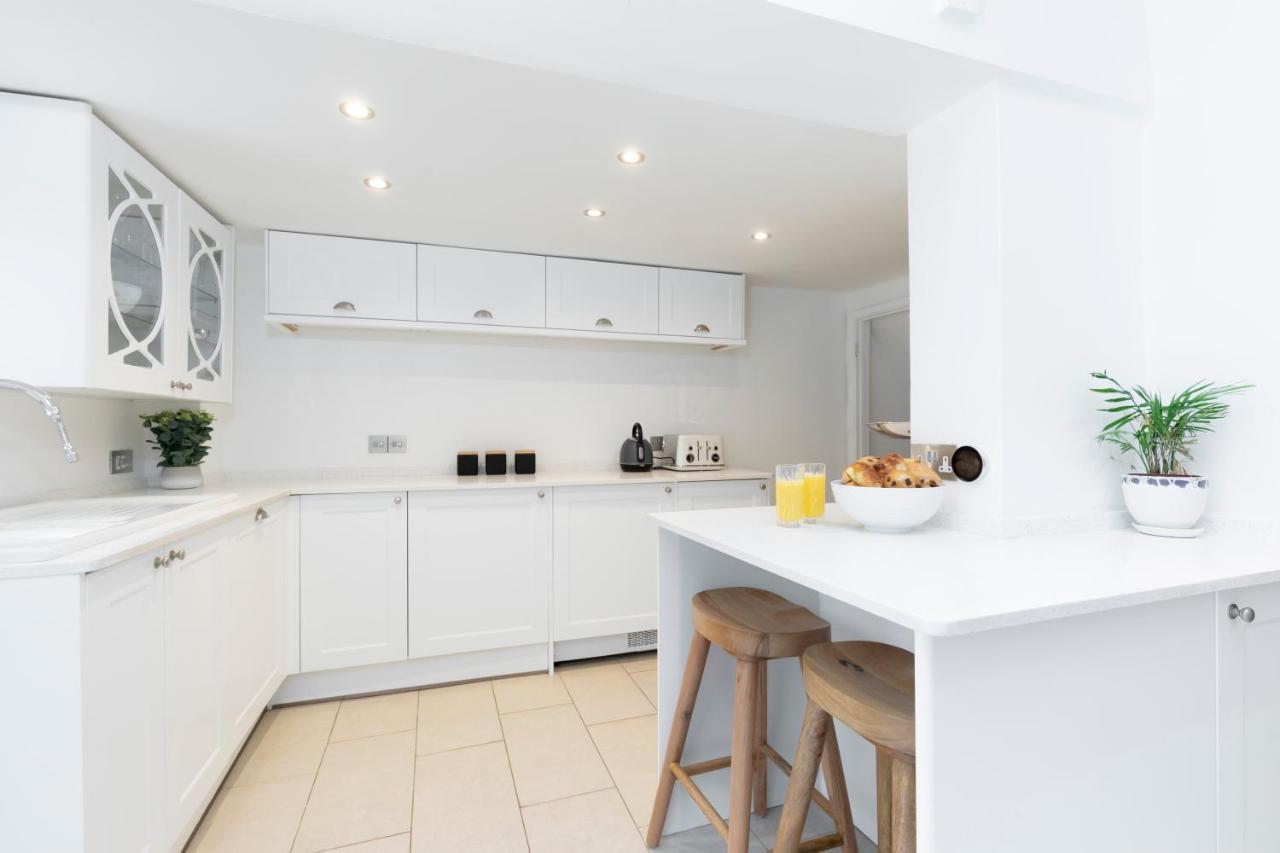 Beautiful 4 Bedroom Home Cheltenham Exterior photo