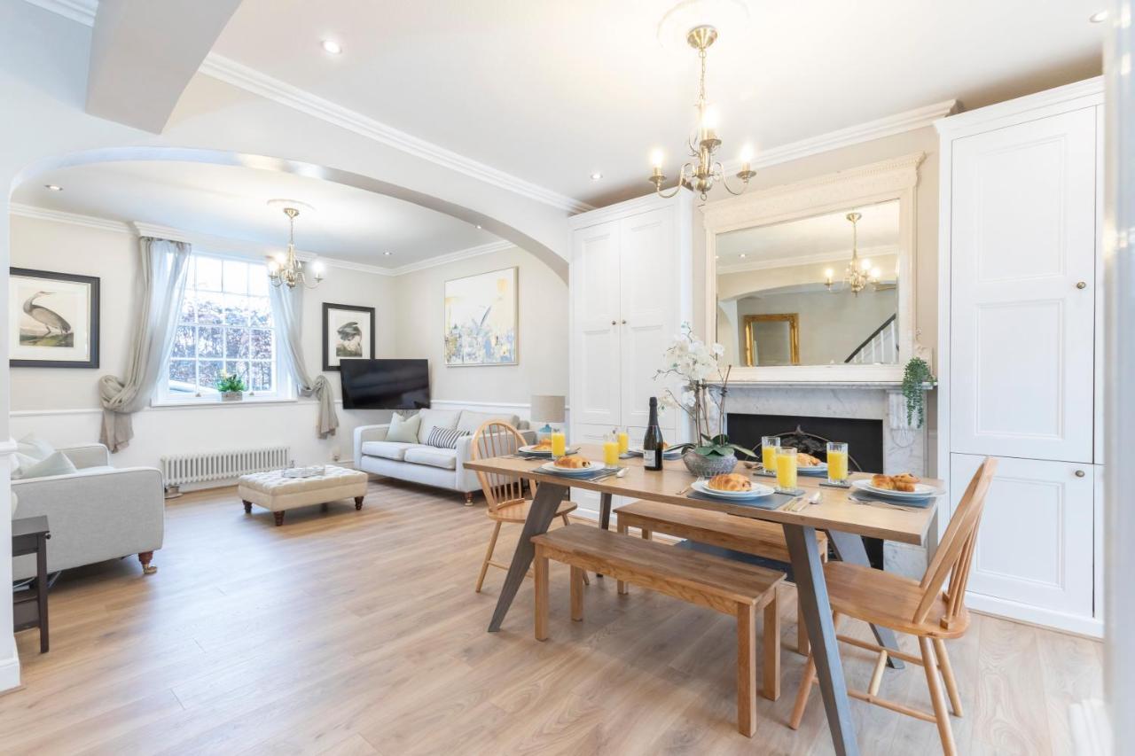 Beautiful 4 Bedroom Home Cheltenham Exterior photo
