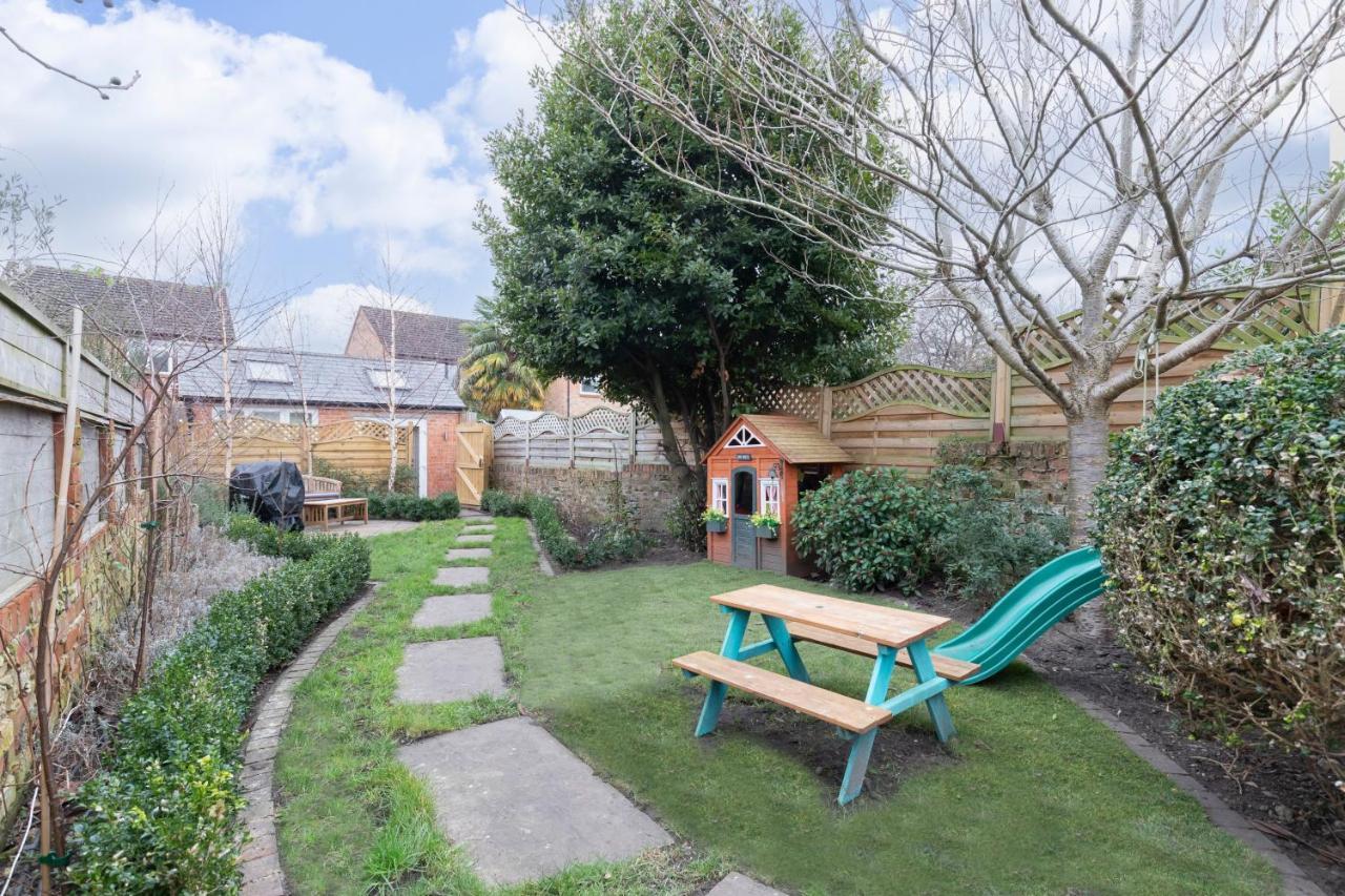 Beautiful 4 Bedroom Home Cheltenham Exterior photo